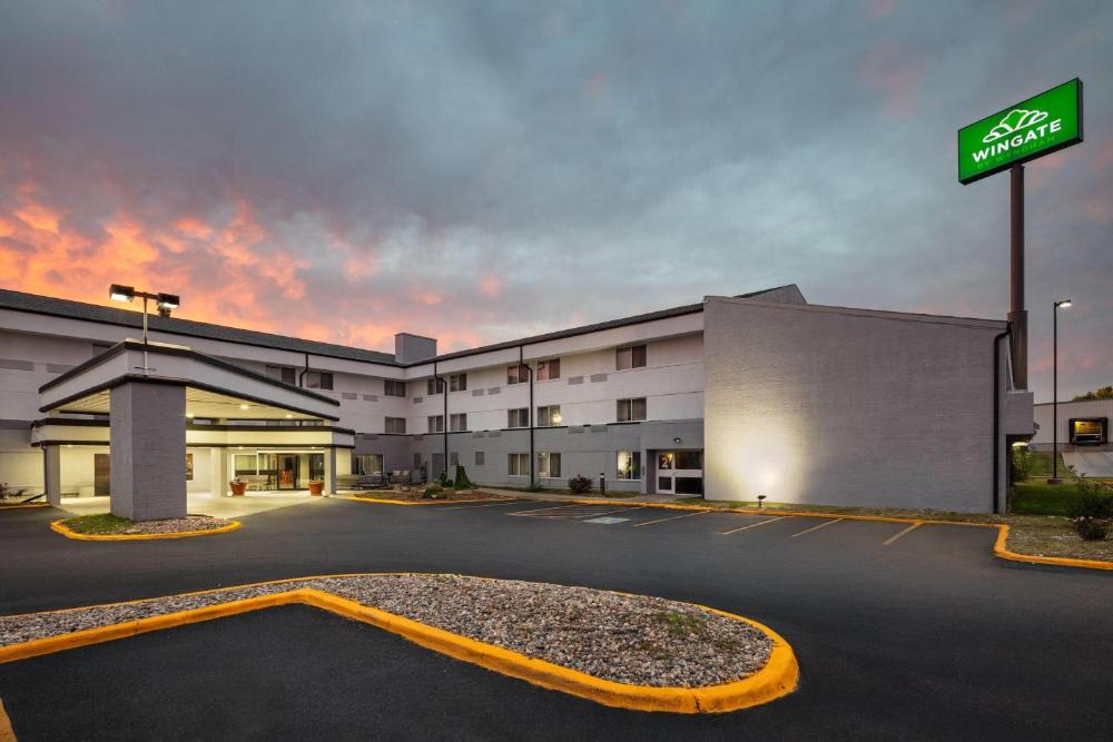 Wingate by Wyndham Lincoln Airport East I-80